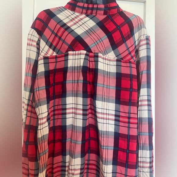 Hi, selling this tremendous Button Down Shirt for women in size S. - Picture 8 of 9